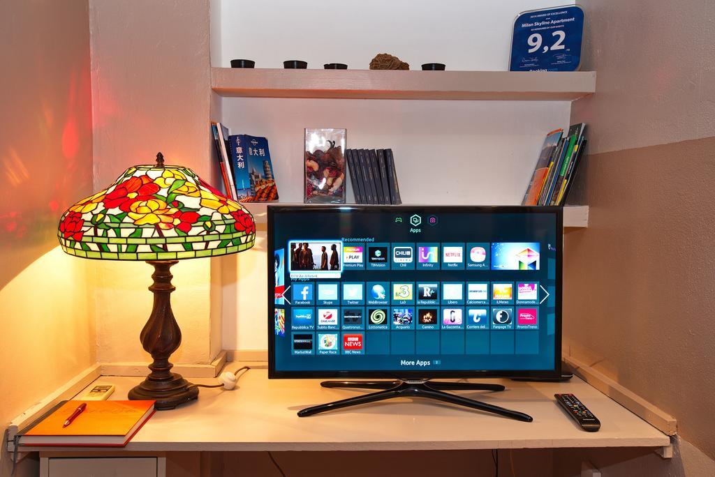 Skyline In Citta Studi A 1 Minuto Dal Metro Con Terrazzo Wi-fi E Netflix * Milán