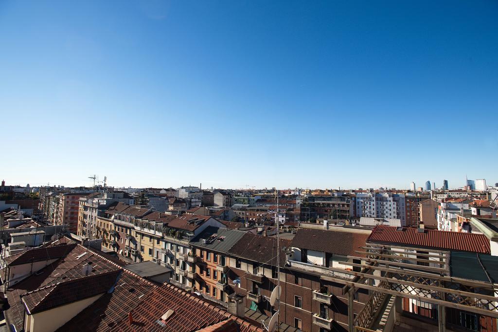 Skyline In Citta Studi A 1 Minuto Dal Metro Con Terrazzo Wi-fi E Netflix Milán